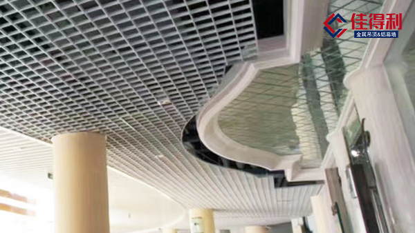 三款大型購物商場(chǎng)鋁格柵吊頂圖片